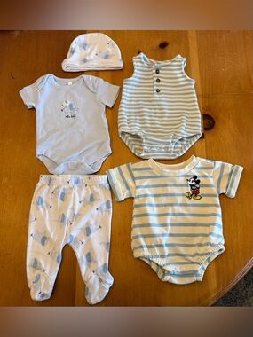 Disney/Carters/Misc newborn clothing bundle